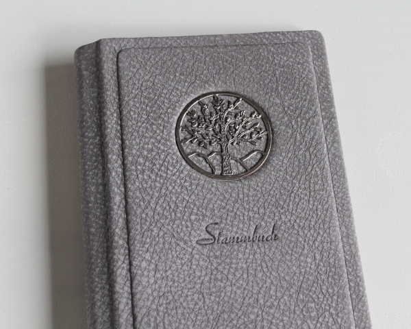 Stammbuch "Lebensbaum" aus hellgrauem Büffelleder